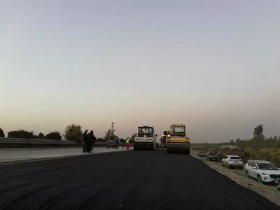 河北高速公路路面下面層瀝青試驗(yàn)段鋪筑完成